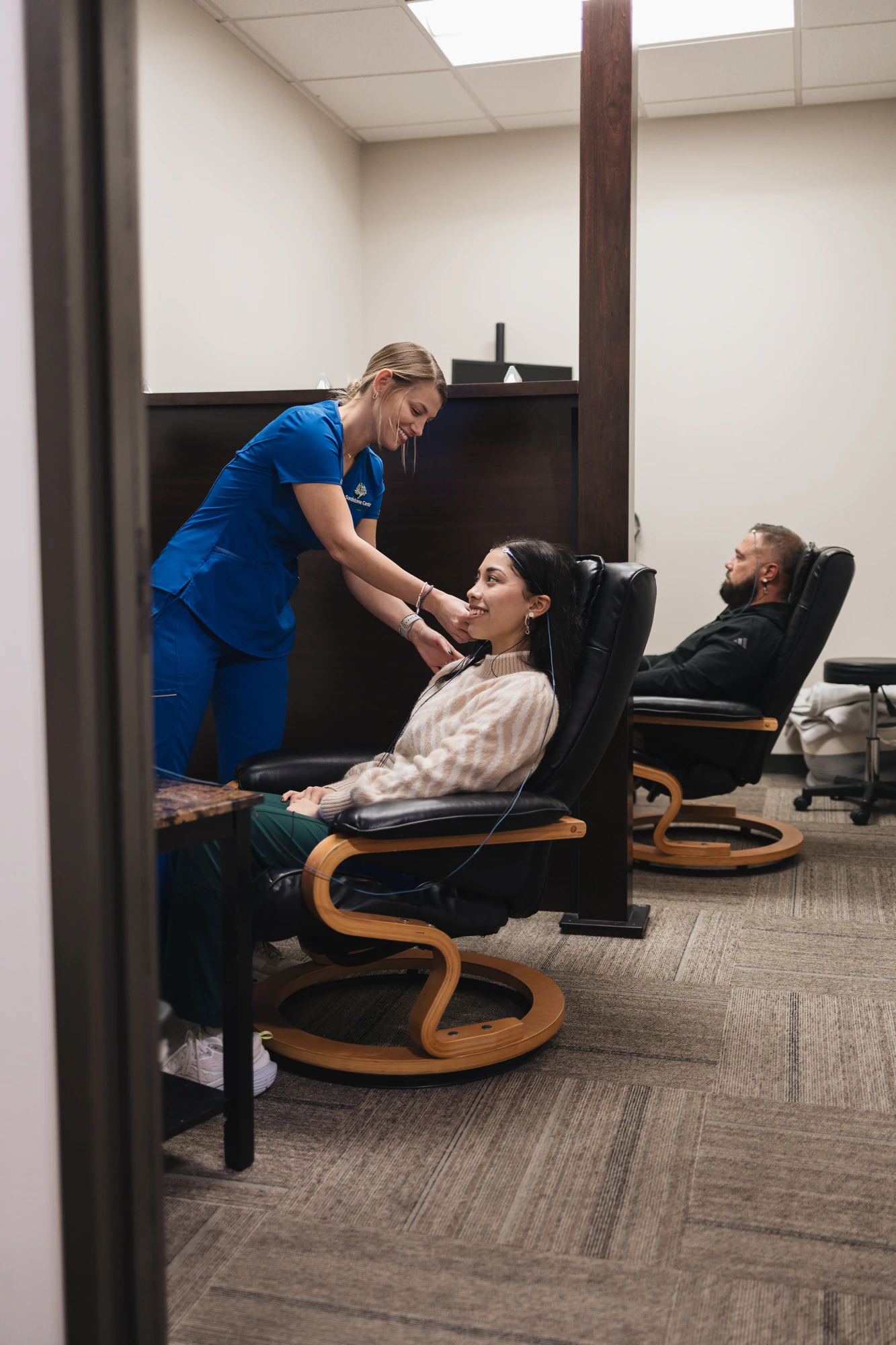 sandstone neurofeedback technician helping a patient